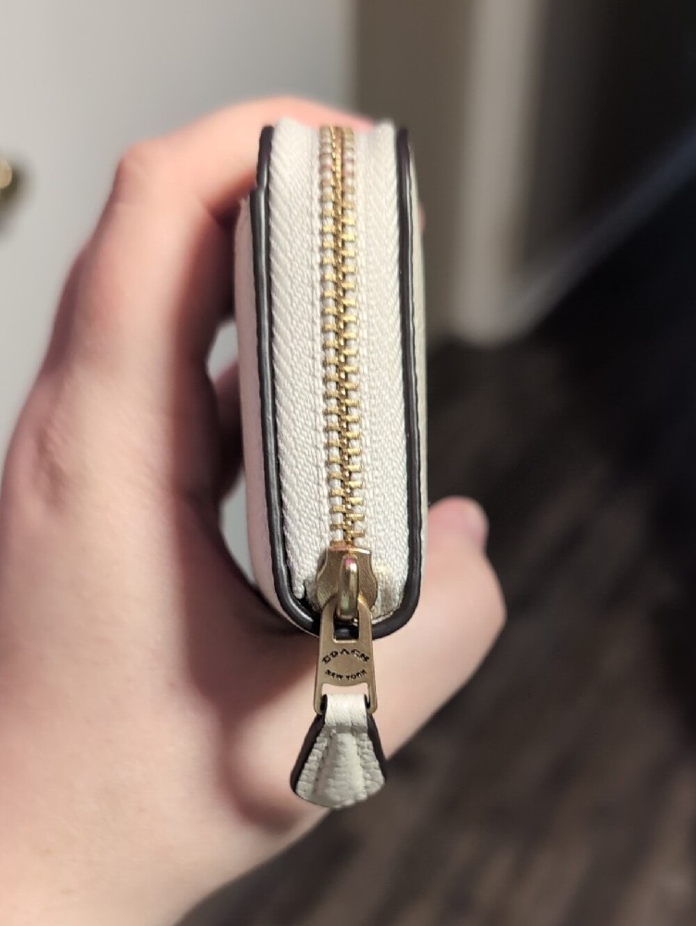 Coach Chalk Pebbled Leather Zip Card Case with Gold 'C' - Picture 5 of 7
